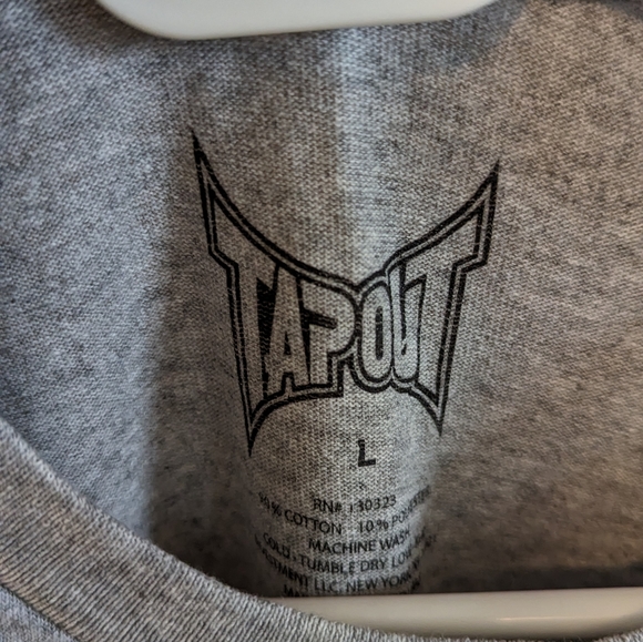 SALE Tapout brand size L men's grey tee with fighter punching perfect condition - Picture 3 of 3